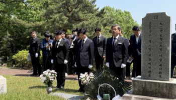 김문수 "계엄·탄핵 관련 입장 곧 발표할 것"