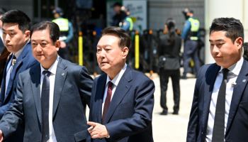 "이재명 나라에서 살아봐" 홍준표 삭제...점심 나선 尹은?