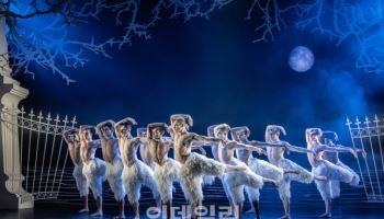 남성 무용수만 나오는 '백조의 호수', 내달 30주년 기념공연