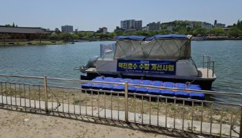 녹조 사라진 덕진공원, 생태 호수로 되살아나다