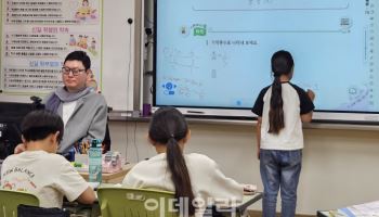 "장애 있지만 문제 없어요"…최중증 장애 선생님의 교단 사랑