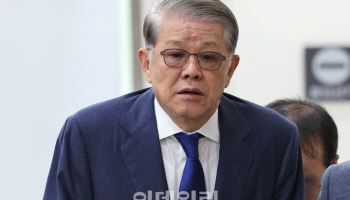'횡령·배임' 최신원 전 회장, 징역2년6월 대법 확정
