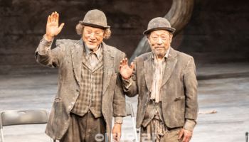 신구·박근형, '고도를 기다리며' 특별 기부공연 진행…'전석 매진'