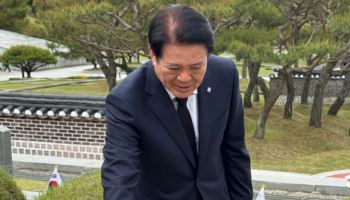 광주로 간 최대호 "1980년 5월, 뜨거운 외침 지금도 살아있어"