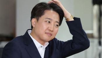 불에 그을린 ‘이준석 얼굴’…현수막 훼손 남학생에 “선처 요청”