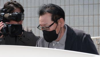 `尹 부부 커넥션` 중심에 선 `건진법사' 전성배, 오늘 2차 공판