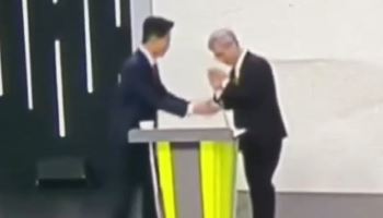 "김문수 악수 거절 뒤 이재명과"...권영국, '패싱' 이유는?