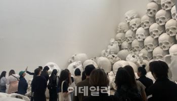MZ 사로잡은 '론 뮤익' 전, 개막 한 달간 21만 명 찾았다