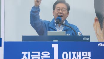 국힘 ‘배우자 토론’ 제안에…李 “아들이 문제면 아들 토론도 하냐”