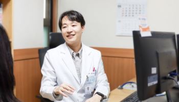 식사 후에 어지럽고 졸린 '식후 저혈압'... 노인, 아침에 주의
