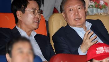 "또 음모론"…선관위, 尹관람 '부정선거' 영화에 "우려"