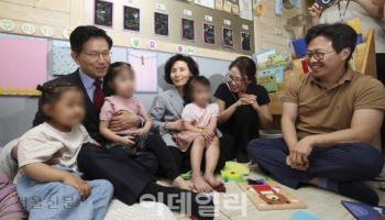 ‘보육은 가족 일’…김문수 어린이집 간담회에 배우자, 딸 내외 첫 동반