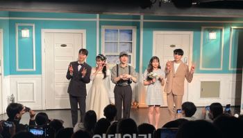 오픈런 공연 위기 속 인기 지속…연극 '한뼘사이'의 저력