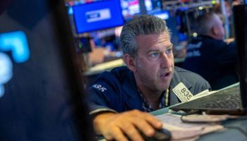 트럼프, 애플·EU 관세 압박에…나스닥 1.5% 하락 출발