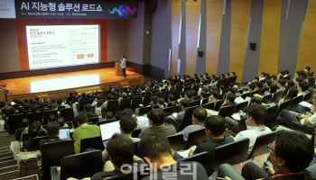 'AI CCTV' 기술 전파…한화비전, 전국 순회 로드쇼