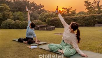 제주신라호텔, ‘선셋 비어 요가’ 프로그램 선봬