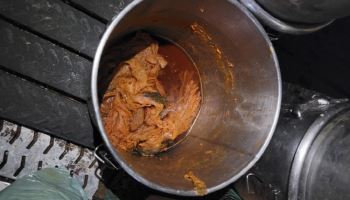 ‘1억 판매’ 김치찌개...보고도 못 믿을 공장 상태