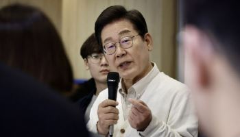"찌르면 돈 드림"…이재명 아주대 방문 9분 전 올라온 협박 글