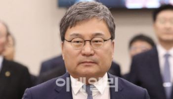'문재인 전 대통령에 뇌물공여 혐의' 이상직, '전주지법서 재판' 이송 신청