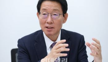 “김문수의 '기업하기 좋은 나라'…세제 개편·규제 혁신이 키”[만났습니다①]
