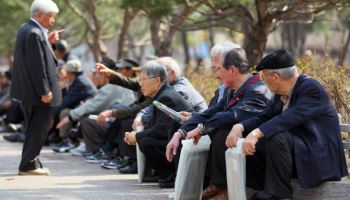 "인구 40% 노인 되는 나라"…호텔업, 실버사업 '명운' 건다