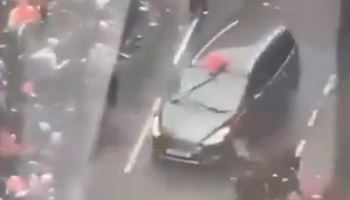 리버풀 우승 퍼레이드 중 차량 돌진…50대 백인 체포