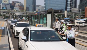 “뒷자석 안전띠 필수 착용”…경찰, 서울 전역서 캠페인 전개