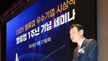 밸류업 1년, '주주가치 존중' 문화 형성…중소형사 '미참여'는 과제