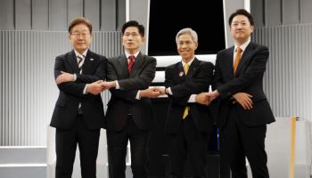 재외투표율 79.5%로 ‘역대급’…사전·본투표서 ‘숨은 표’ 나올까?