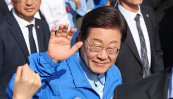 "이재명 해치면 돈 드림"…협박글 올린 10대, 경찰에 자수