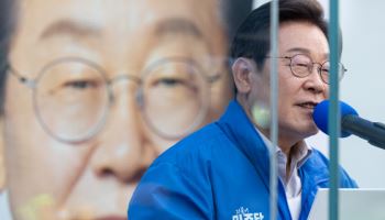 이재명 "세금으로 집값 안 잡아…前민주정부와 다를 것"