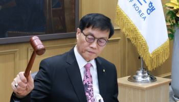 시장은 금리인하 베팅에 ‘올인’…이창용 한 마디는 “투표하세요”