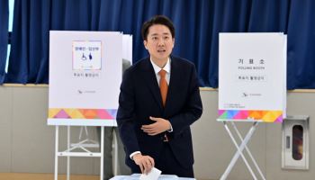 이준석, 동탄서 사전투표…“대한민국 젊게 바꾸는 선택 해달라”