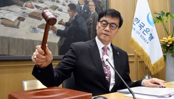 이창용 “성장률 0.8%로 큰 폭 하회…향후 금리인하 폭 커질 듯”(상보)