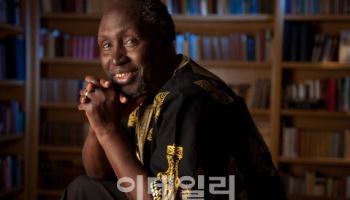 아프리카 문학 거장 응구기 와 티옹오 별세