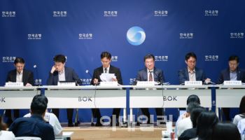 “美 상호관세 무효화시 올해 성장률 0.1%가량 개선”[일문일답]