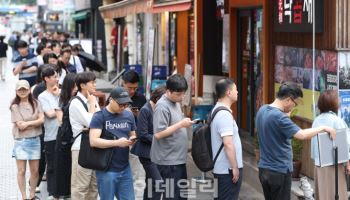사전투표율 첫날 '역대 최고치'…정치권 해석은 '제각각'