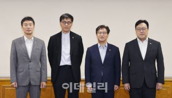 정부, 기준금리 2.5% 인하에 ‘가계부채·주택시장’ 영향 점검키로