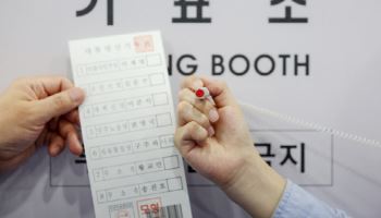 기표소서 투표 영상 찍고 中SNS에 게시...정체는 韓귀화인