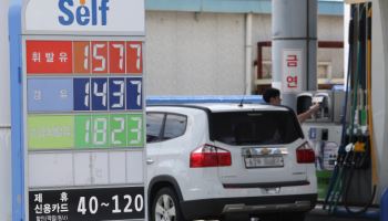 주유소 기름값 3주 연속 하락…경유 1400원대
