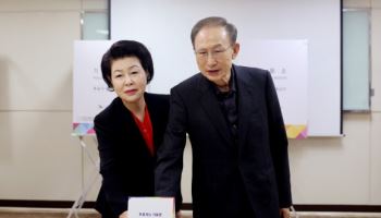 이명박, 김윤옥 여사와 투표…“노동자 어려움 아는 김문수”