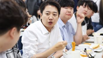 완주한 이준석 "국민과 약속 지켜…낡은 정치와 결별 선택해달라"