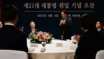 李, 여야 대표와 비빔밥 오찬 “김용태·천하람 잘 모시겠다”
