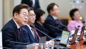 ‘김밥 회의’ 李 대통령 첫 국무회의…산불 피해 등 논의(종합)