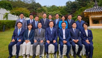 “겸손하게 국정 운영” 李대통령, 민주당 지도부와 한남동 만찬