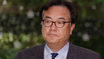 與윤건영, '무덤 대통령실' 관련 "정진석, 나라 팔아먹을 짓"