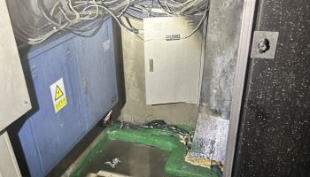 롯데백 인천점 새벽에 불…소방대원 미끄러져 부상