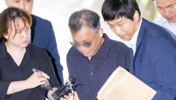 '김만배와 돈거래' 전직 언론인들 첫 재판서 혐의 부인