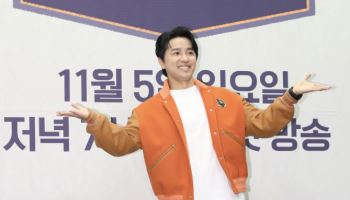 ‘1타 강사’ 조정식, 현직 교사와 문항 거래…검찰 송치