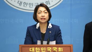 與 "당정협의, 격주에 한번 검토…3특검 추천 가능하면 빨리"